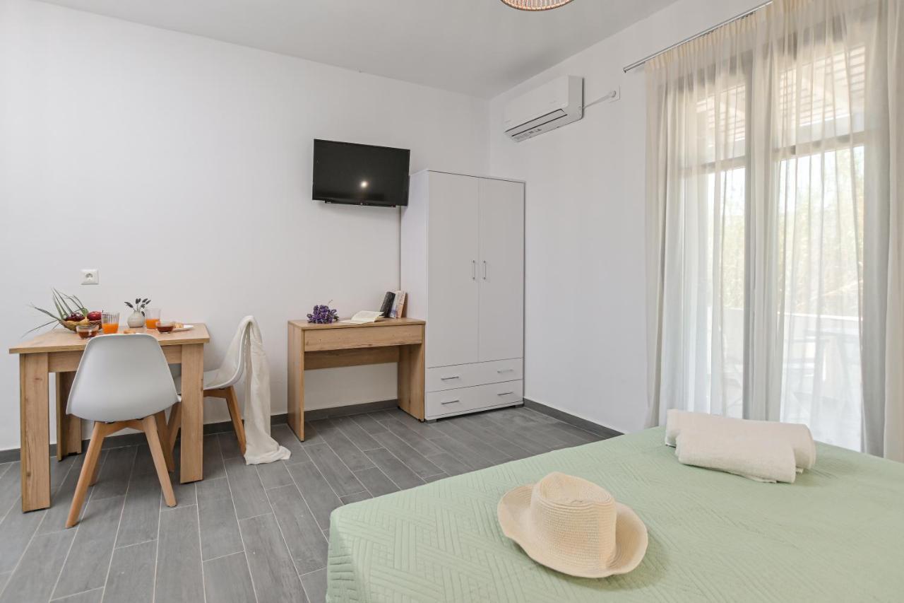 Vive Mare Plaka II Aparthotel Bagian luar foto